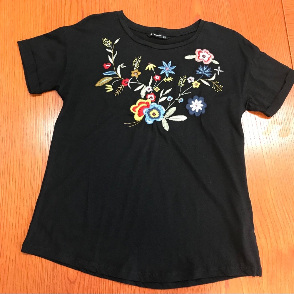 Black T-shirt with flower design.